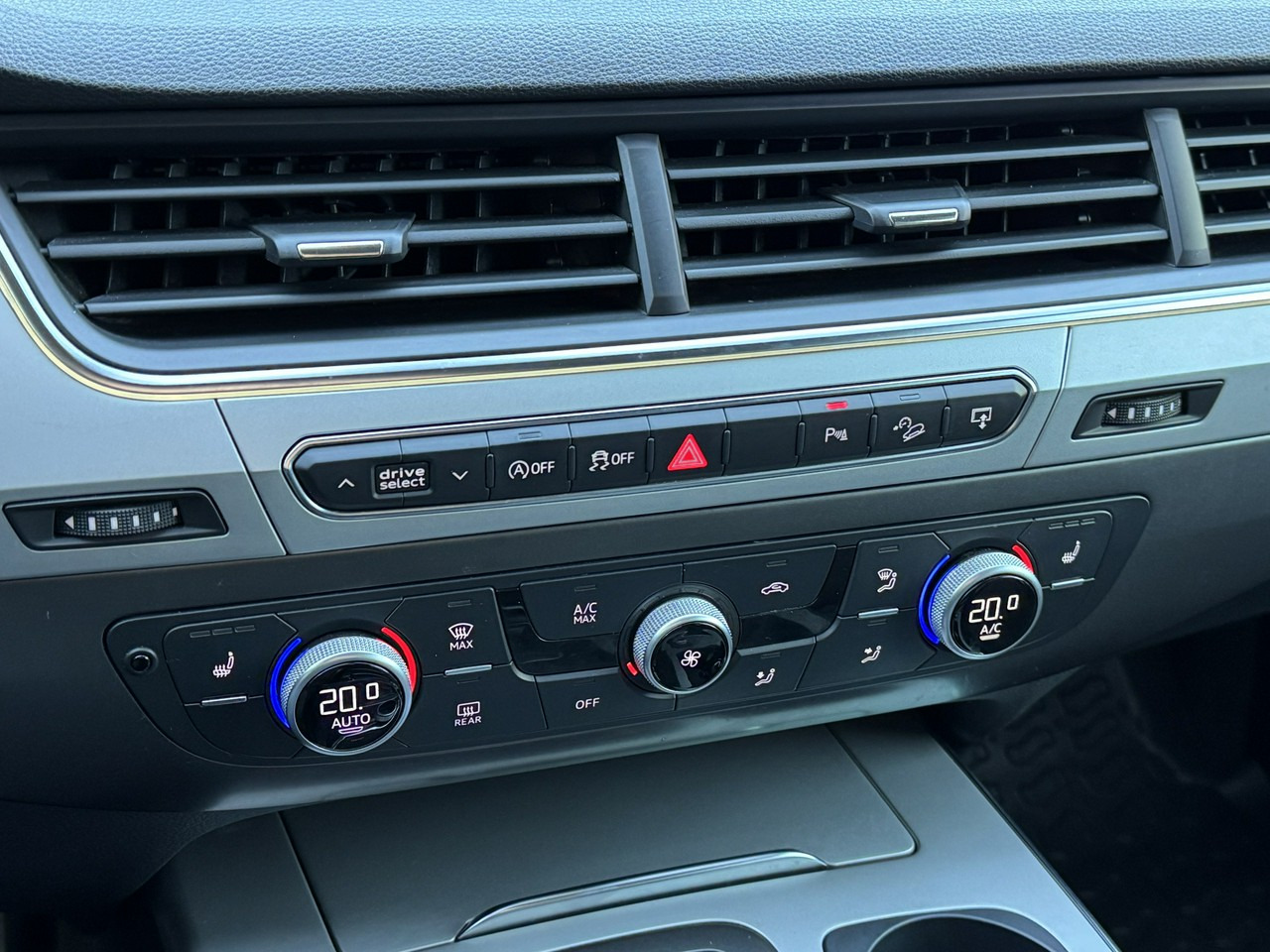 Maasturi/ Katumaasturi Audi Q7: kuva Maasturi/ Katumaasturi Audi Q7