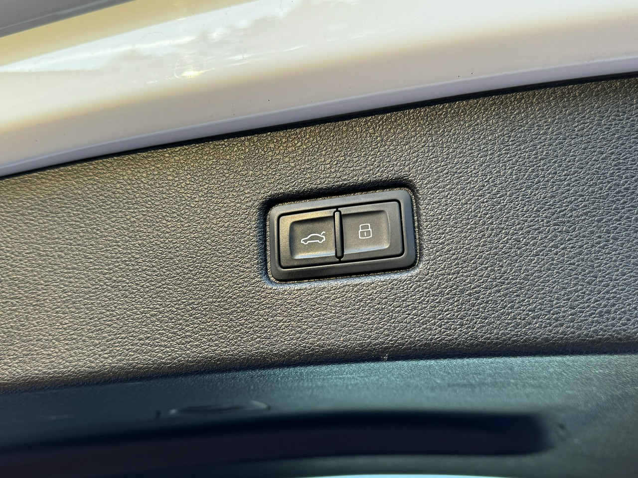 Maasturi/ Katumaasturi Audi Q7: kuva Maasturi/ Katumaasturi Audi Q7