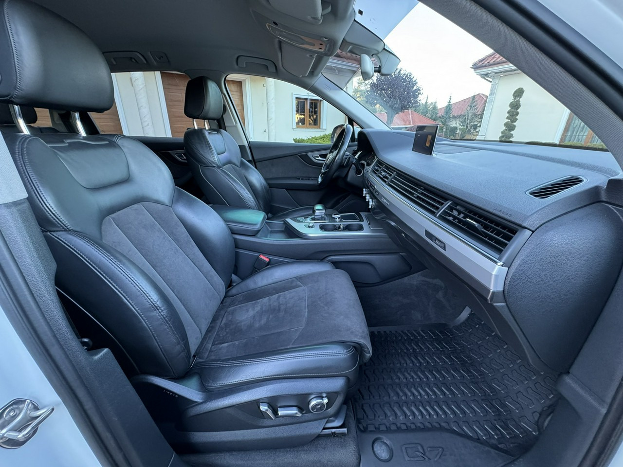 Maasturi/ Katumaasturi Audi Q7: kuva Maasturi/ Katumaasturi Audi Q7