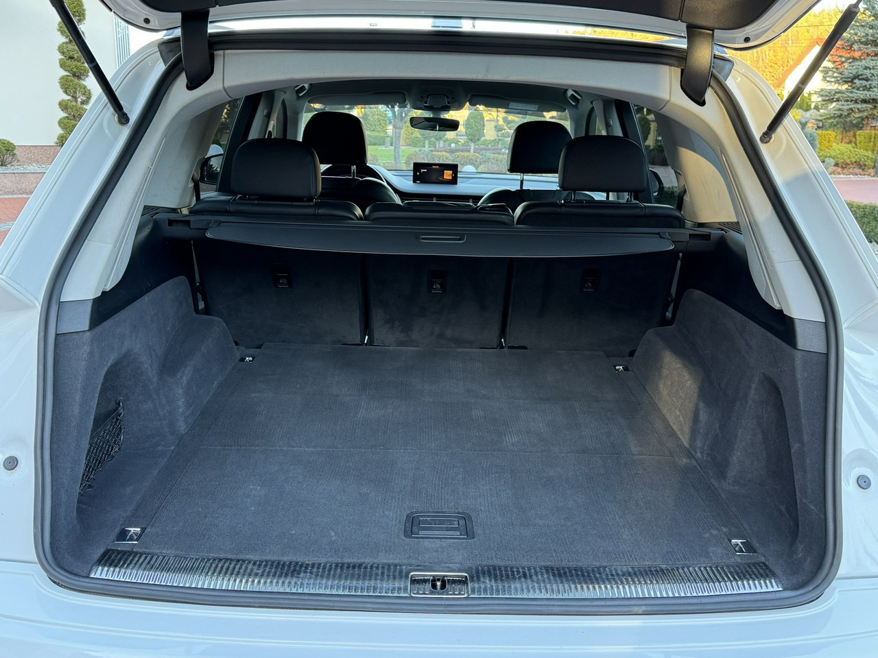 Maasturi/ Katumaasturi Audi Q7: kuva Maasturi/ Katumaasturi Audi Q7