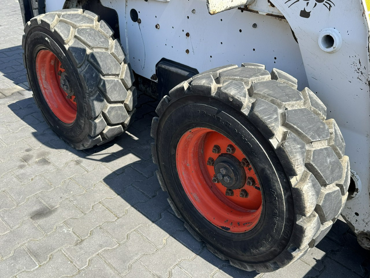 Bobcat S300 Joystick Mini Ładowarka Waga 3692kg - Liukuohjattu kuormaaja: kuva Bobcat S300 Joystick Mini Ładowarka Waga 3692kg - Liukuohjattu kuormaaja Bobcat S300 Joystick Mini Ładowarka Waga 3692kg - Liukuohjattu kuormaaja: kuva Bobcat S300 Joystick Mini Ładowarka Waga 3692kg - Liukuohjattu kuormaaja