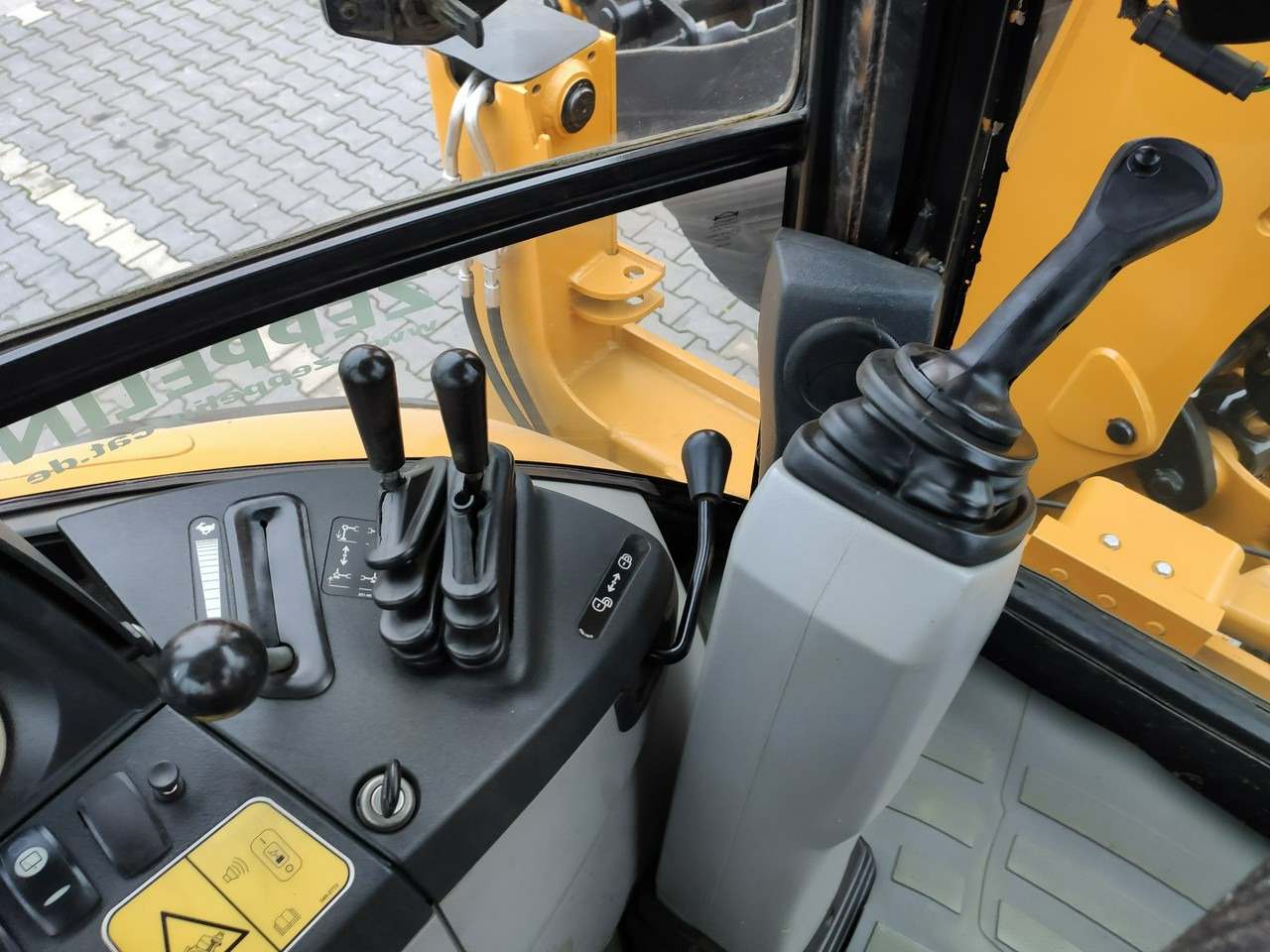Caterpillar 444E Premier Sterowanie na Joystickach FULL OPCJA - Kaivuri-trukki: kuva Caterpillar 444E Premier Sterowanie na Joystickach FULL OPCJA - Kaivuri-trukki Caterpillar 444E Premier Sterowanie na Joystickach FULL OPCJA - Kaivuri-trukki: kuva Caterpillar 444E Premier Sterowanie na Joystickach FULL OPCJA - Kaivuri-trukki