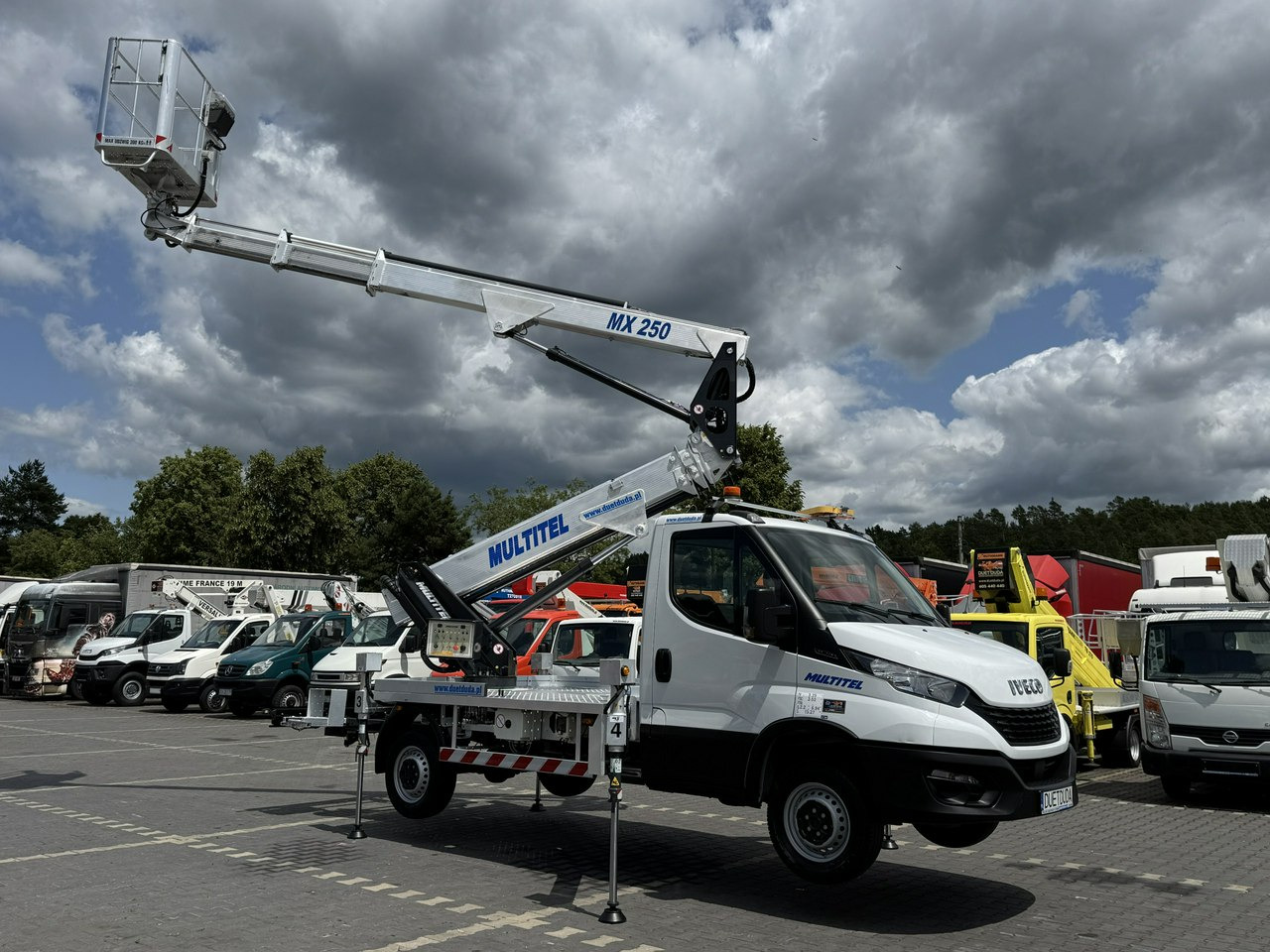 Iveco Daily 35S14 - Itsekulkevat henkilönostimet: kuva Iveco Daily 35S14 - Itsekulkevat henkilönostimet Iveco Daily 35S14 - Itsekulkevat henkilönostimet: kuva Iveco Daily 35S14 - Itsekulkevat henkilönostimet
