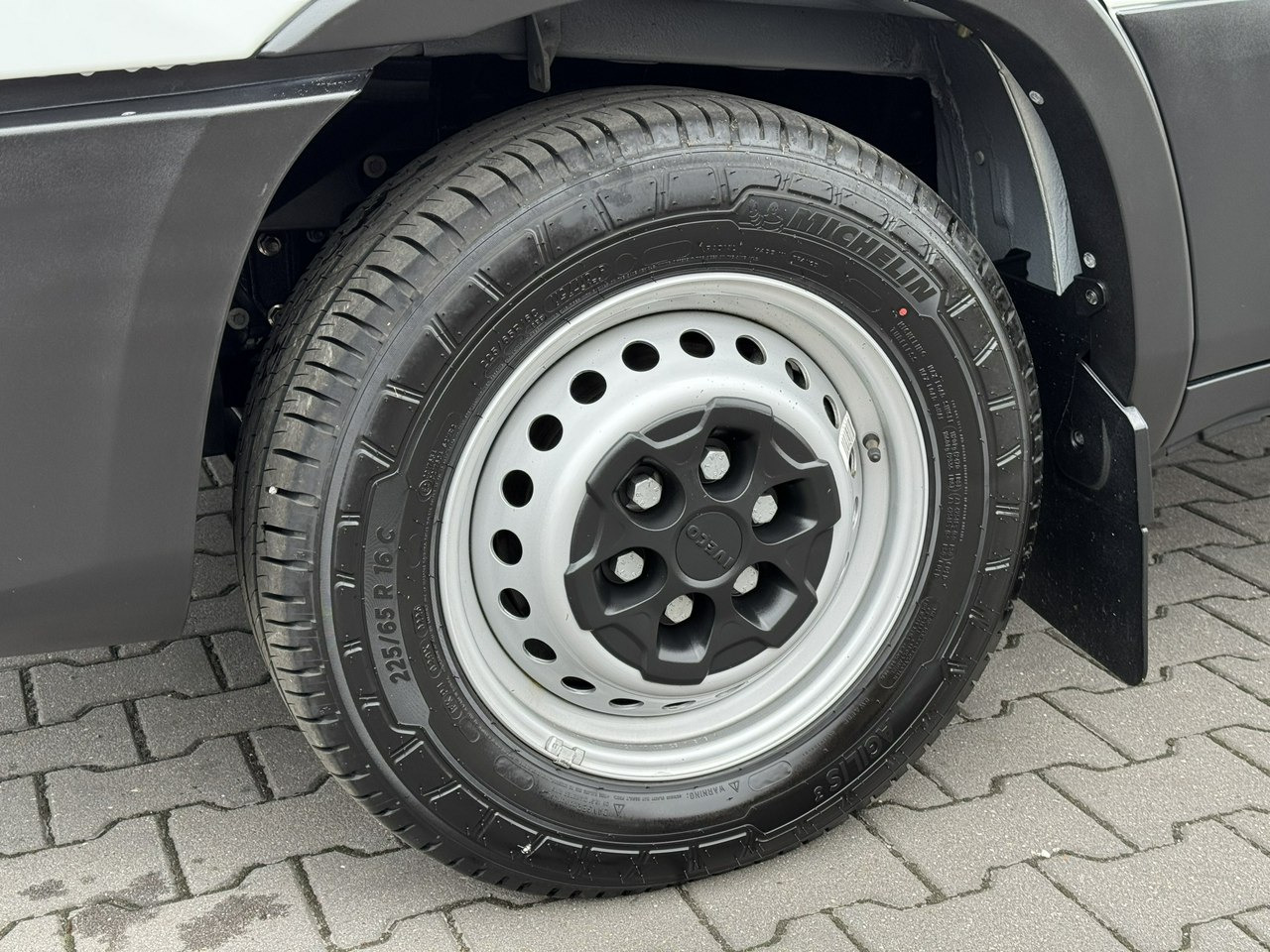Iveco Daily 35S16 V - Kylmäauto: kuva Iveco Daily 35S16 V - Kylmäauto Iveco Daily 35S16 V - Kylmäauto: kuva Iveco Daily 35S16 V - Kylmäauto
