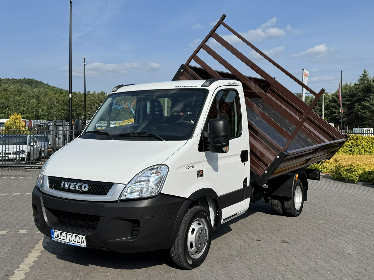 Iveco Daily 50C18 V - Kippilava-auto: kuva Iveco Daily 50C18 V - Kippilava-auto Iveco Daily 50C18 V - Kippilava-auto: kuva Iveco Daily 50C18 V - Kippilava-auto