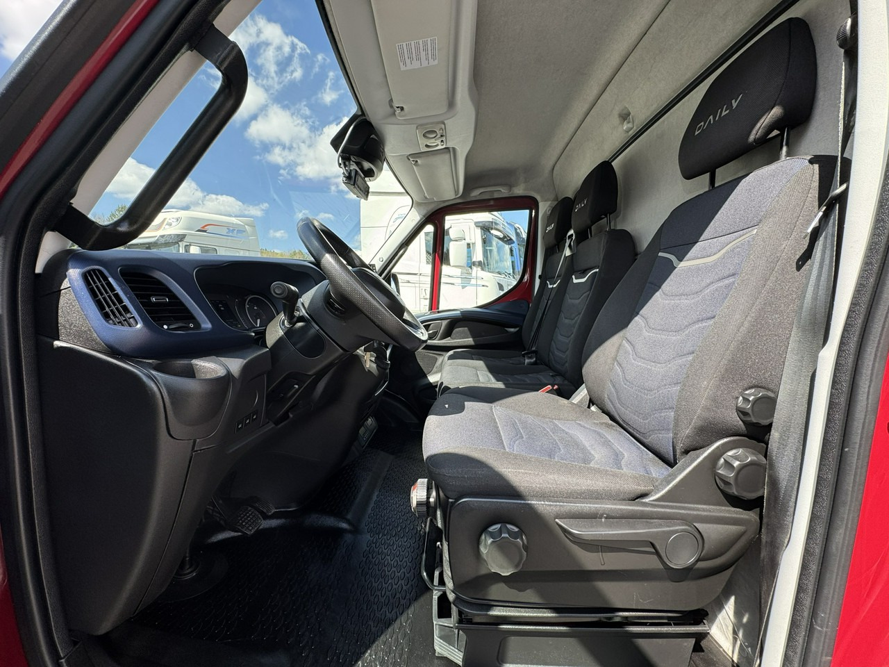 Leasing Iveco Daily 72C21 Mroźnia HI-MATIC Ściana Grodziowa Multitemperatura Iveco Daily 72C21 Mroźnia HI-MATIC Ściana Grodziowa Multitemperatura: kuva Leasing Iveco Daily 72C21 Mroźnia HI-MATIC Ściana Grodziowa Multitemperatura Iveco Daily 72C21 Mroźnia HI-MATIC Ściana Grodziowa Multitemperatura