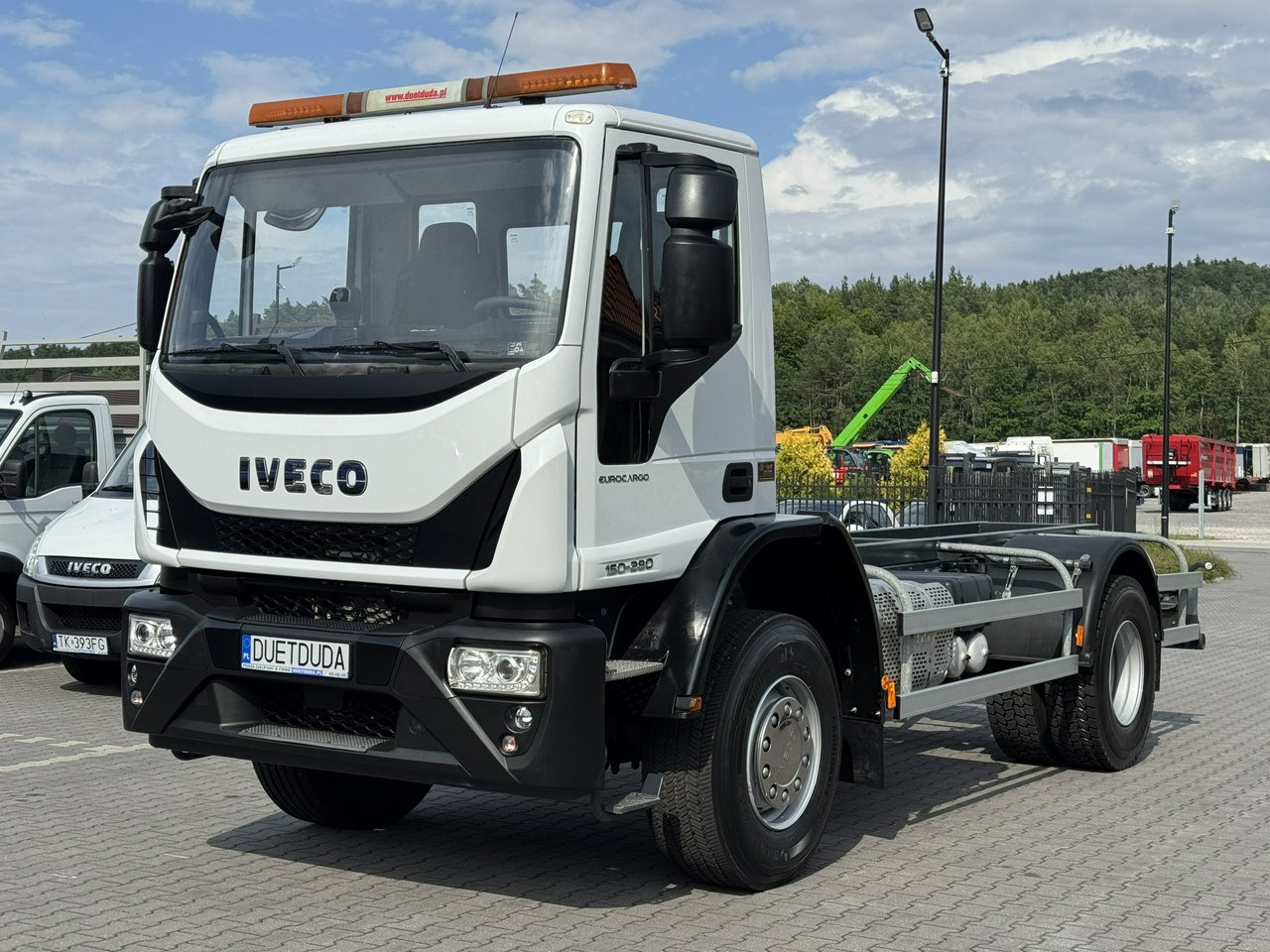 Iveco Eurocargo 150-280 Rama 550cm Napęd 4x4 Reduktor + Blokady - Kuorma-auto alusta: kuva Iveco Eurocargo 150-280 Rama 550cm Napęd 4x4 Reduktor + Blokady - Kuorma-auto alusta Iveco Eurocargo 150-280 Rama 550cm Napęd 4x4 Reduktor + Blokady - Kuorma-auto alusta: kuva Iveco Eurocargo 150-280 Rama 550cm Napęd 4x4 Reduktor + Blokady - Kuorma-auto alusta
