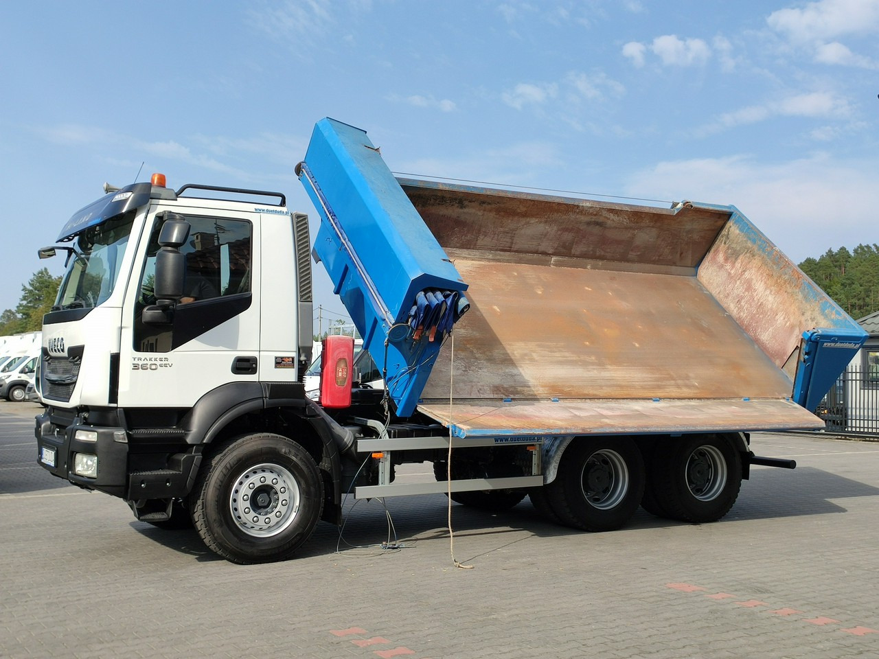 Iveco Trakker 360 EEV Manual 6x4 Wywrot 3-stronny Hydroburta Bok i Tył - Kippiauto kuorma-auto: kuva Iveco Trakker 360 EEV Manual 6x4 Wywrot 3-stronny Hydroburta Bok i Tył - Kippiauto kuorma-auto Iveco Trakker 360 EEV Manual 6x4 Wywrot 3-stronny Hydroburta Bok i Tył - Kippiauto kuorma-auto: kuva Iveco Trakker 360 EEV Manual 6x4 Wywrot 3-stronny Hydroburta Bok i Tył - Kippiauto kuorma-auto