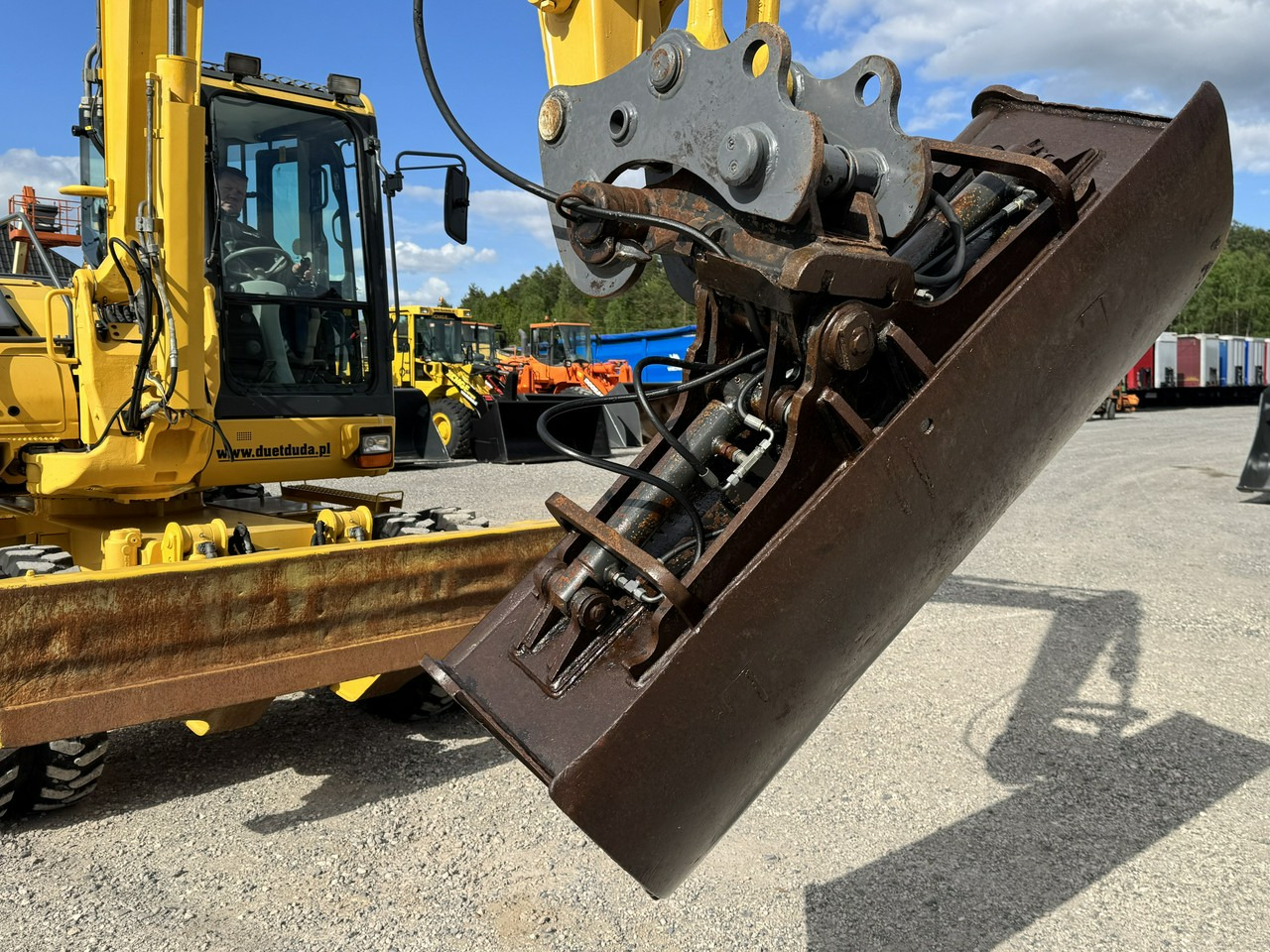 Pyöräalustainen kaivinkone Komatsu PW 98 MR 8 Pług + Podpory 10ton Szybkozłącze: kuva Pyöräalustainen kaivinkone Komatsu PW 98 MR 8 Pług + Podpory 10ton Szybkozłącze