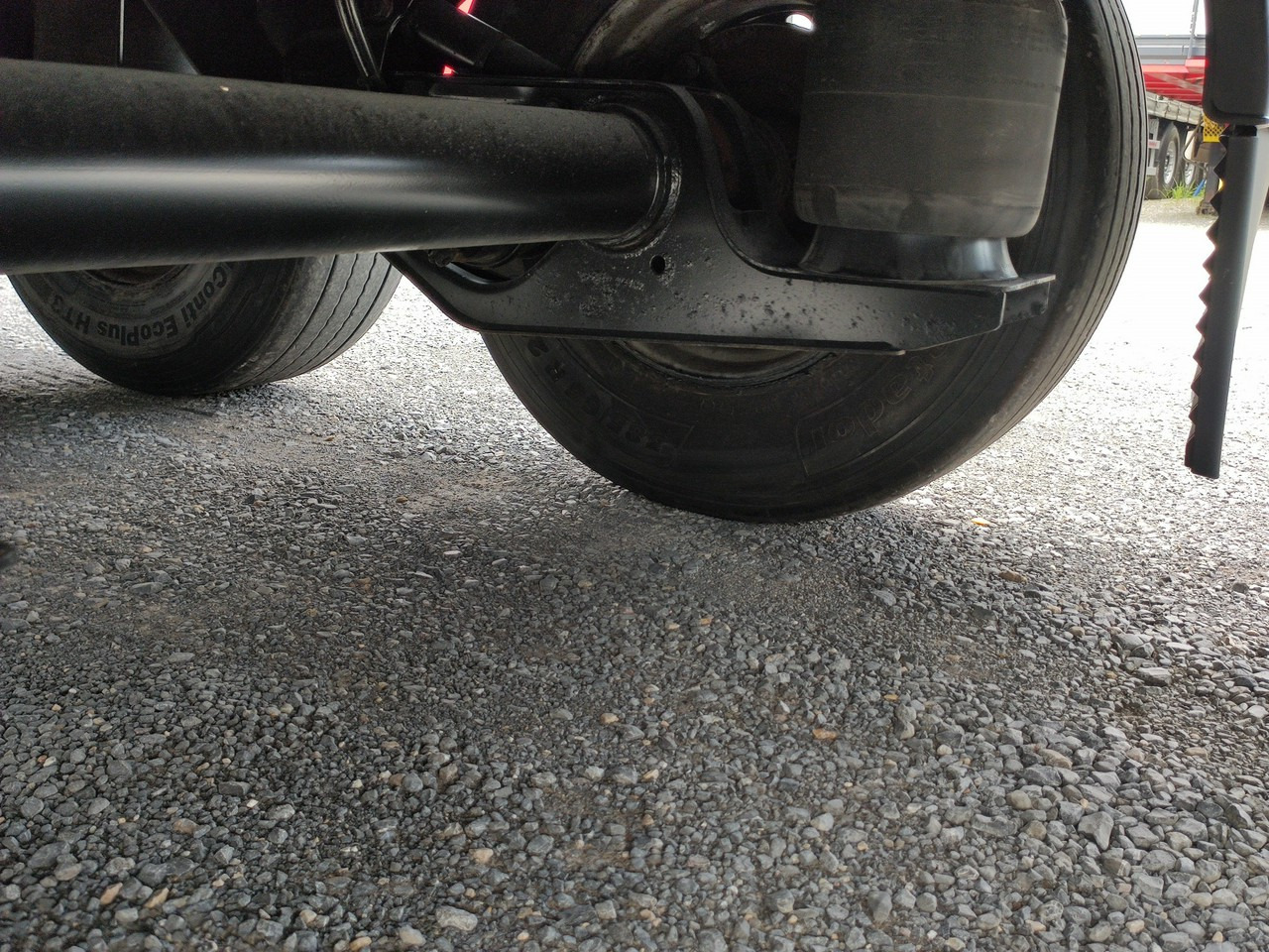 Pressukapellipuoliperävaunu Krone Standard OŚ Podnoszona SAF 2017r: kuva Pressukapellipuoliperävaunu Krone Standard OŚ Podnoszona SAF 2017r