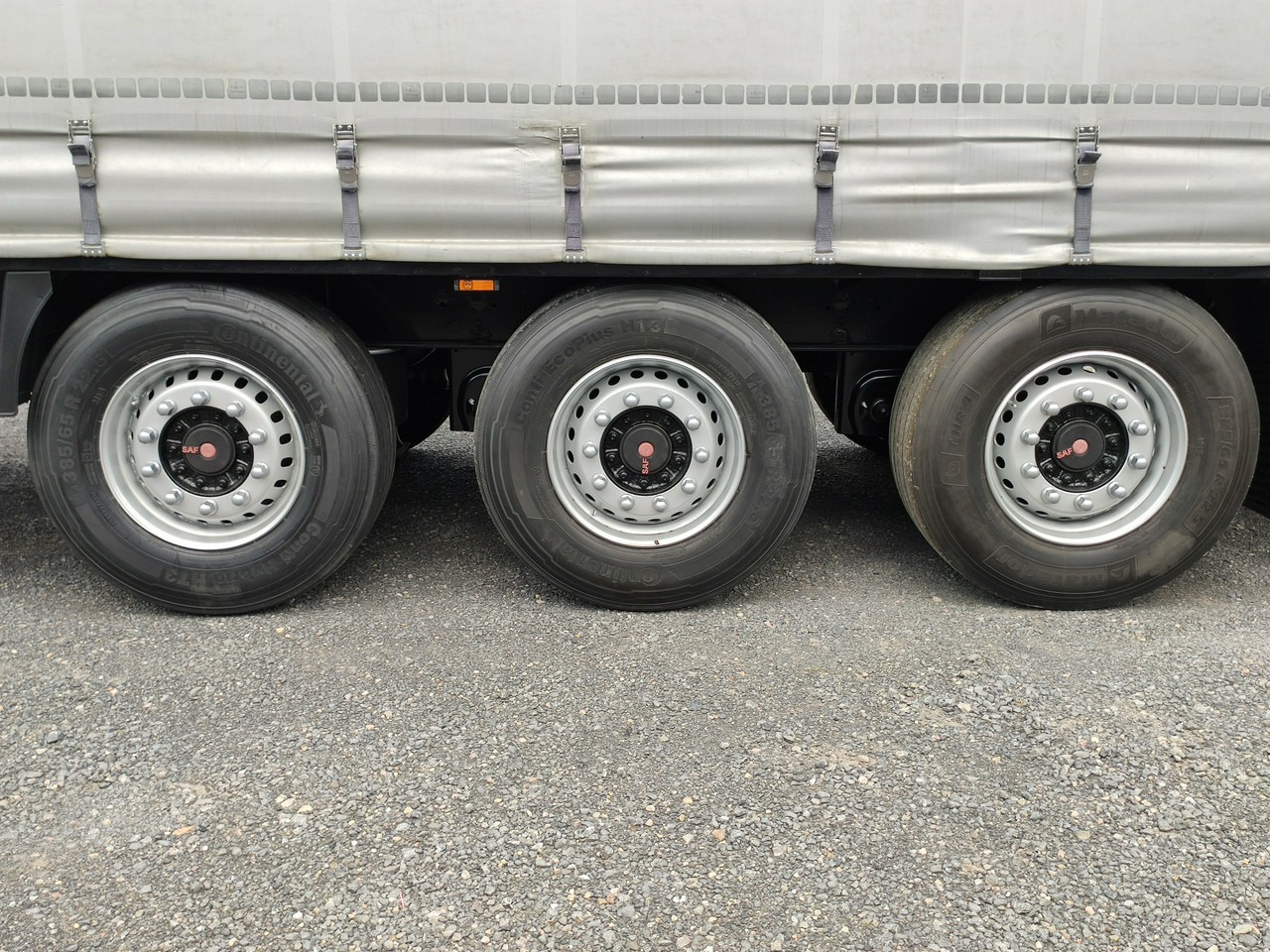 Pressukapellipuoliperävaunu Krone Standard OŚ Podnoszona SAF 2017r: kuva Pressukapellipuoliperävaunu Krone Standard OŚ Podnoszona SAF 2017r