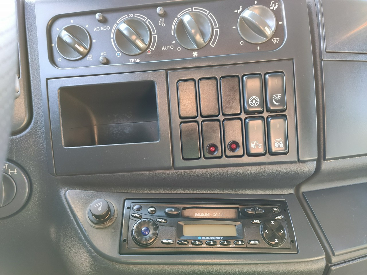 Kippiauto kuorma-auto, Nosturiauto MAN Man 26.440 6x4 HDS HIAB 166 B-3 DUO Wywrotka Meiller 2-stronna: kuva Kippiauto kuorma-auto, Nosturiauto MAN Man 26.440 6x4 HDS HIAB 166 B-3 DUO Wywrotka Meiller 2-stronna Kippiauto kuorma-auto, Nosturiauto MAN Man 26.440 6x4 HDS HIAB 166 B-3 DUO Wywrotka Meiller 2-stronna: kuva Kippiauto kuorma-auto, Nosturiauto MAN Man 26.440 6x4 HDS HIAB 166 B-3 DUO Wywrotka Meiller 2-stronna