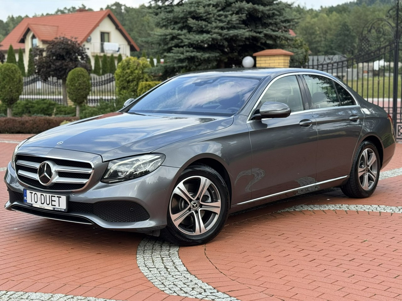 Mercedes E 220 - Sedan: kuva Mercedes E 220 - Sedan Mercedes E 220 - Sedan: kuva Mercedes E 220 - Sedan