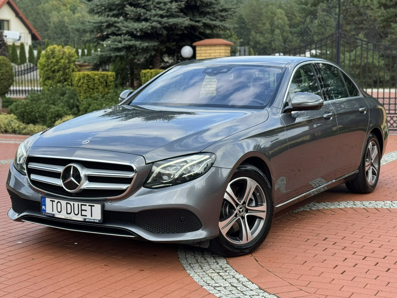 Mercedes E 220 - Sedan: kuva Mercedes E 220 - Sedan Mercedes E 220 - Sedan: kuva Mercedes E 220 - Sedan