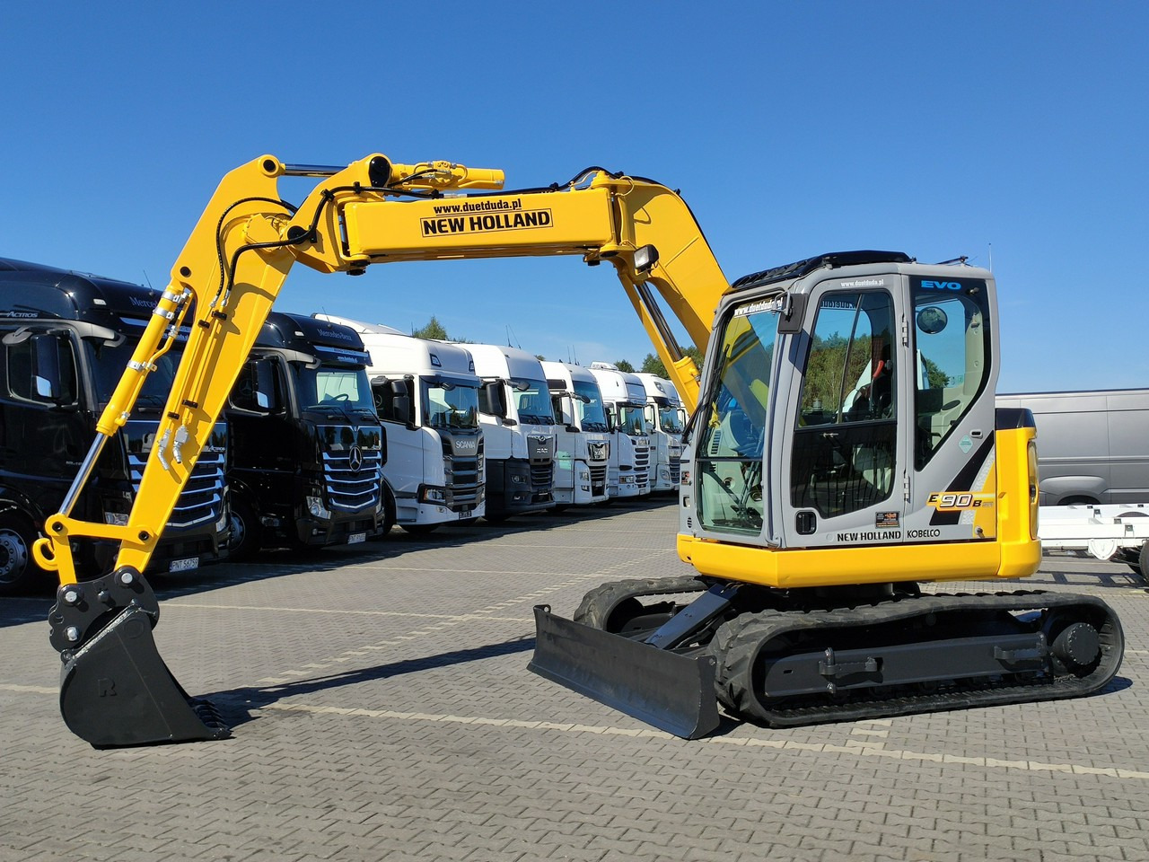 New Holland E90B SR -2 Gąsienicowa 10ton - Minikuormaaja: kuva New Holland E90B SR -2 Gąsienicowa 10ton - Minikuormaaja New Holland E90B SR -2 Gąsienicowa 10ton - Minikuormaaja: kuva New Holland E90B SR -2 Gąsienicowa 10ton - Minikuormaaja