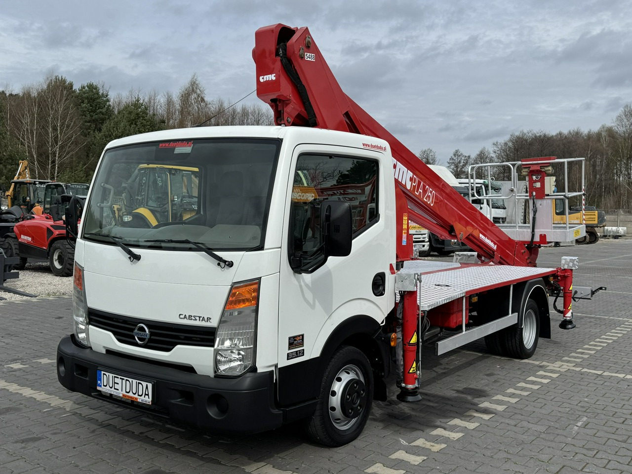 Nissan Cabstar - Itsekulkevat henkilönostimet: kuva Nissan Cabstar - Itsekulkevat henkilönostimet Nissan Cabstar - Itsekulkevat henkilönostimet: kuva Nissan Cabstar - Itsekulkevat henkilönostimet