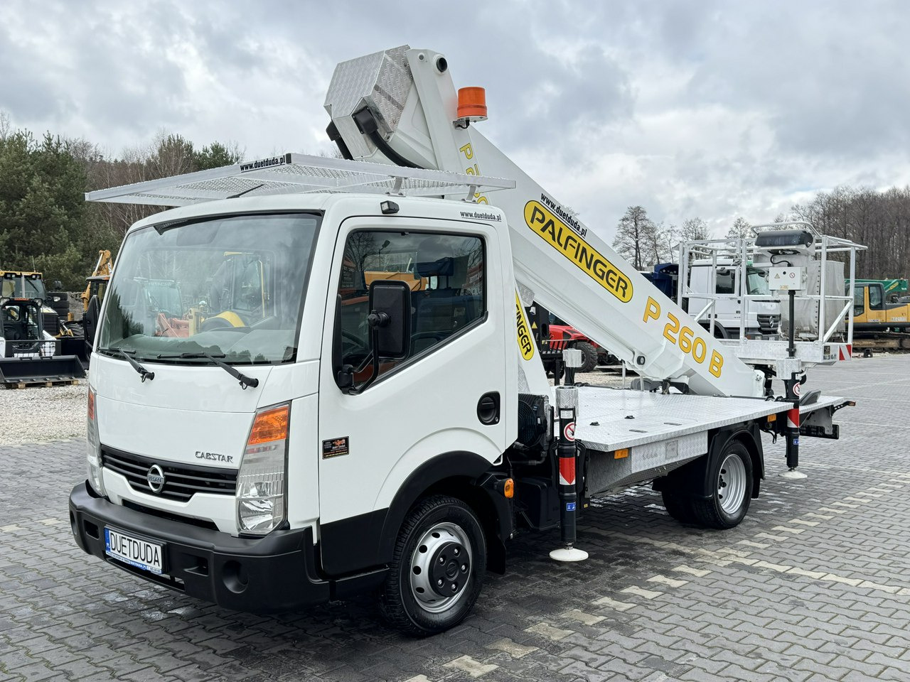 Nissan Cabstar - Itsekulkevat henkilönostimet: kuva Nissan Cabstar - Itsekulkevat henkilönostimet Nissan Cabstar - Itsekulkevat henkilönostimet: kuva Nissan Cabstar - Itsekulkevat henkilönostimet
