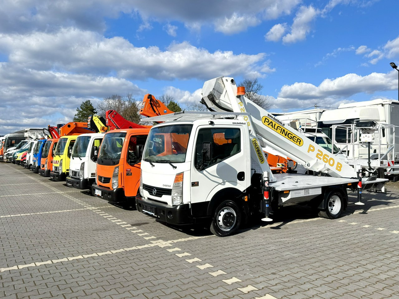 Nissan Cabstar - Itsekulkevat henkilönostimet: kuva Nissan Cabstar - Itsekulkevat henkilönostimet Nissan Cabstar - Itsekulkevat henkilönostimet: kuva Nissan Cabstar - Itsekulkevat henkilönostimet