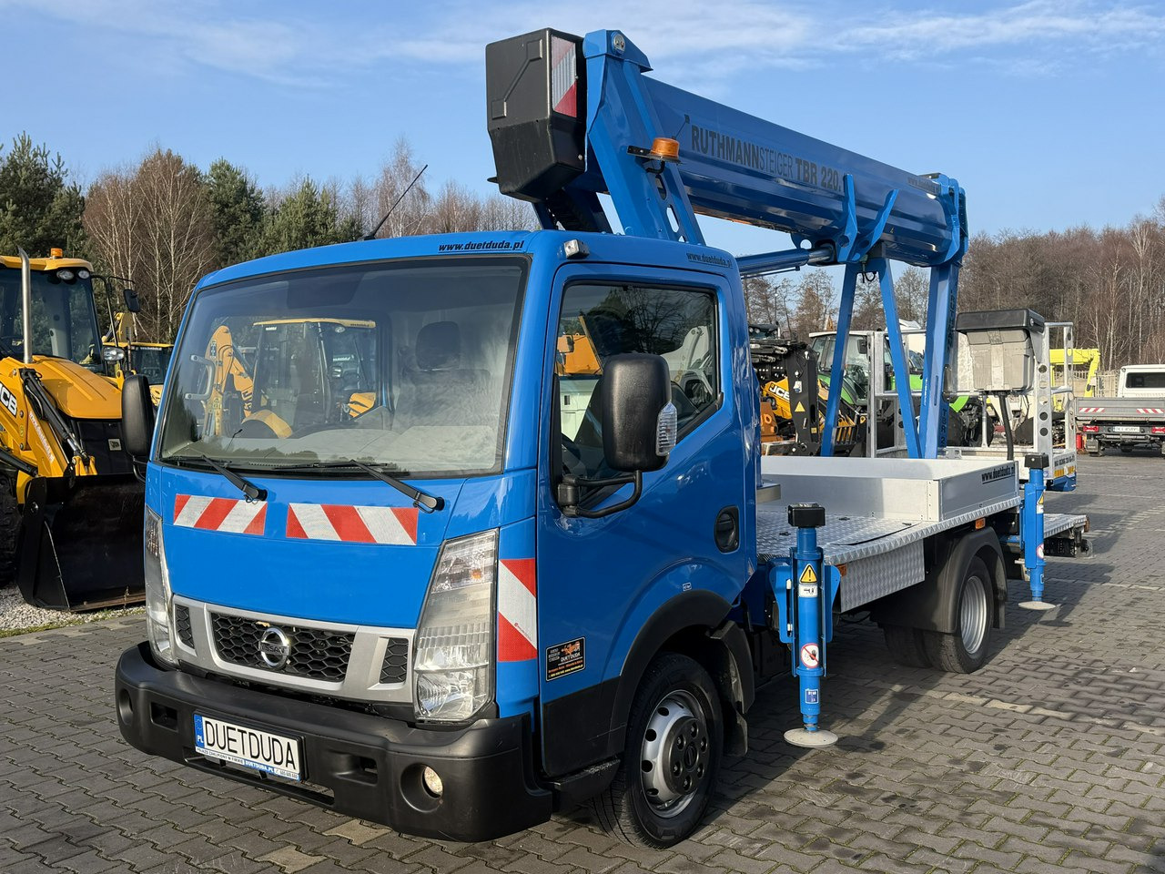 Nissan Cabstar - Itsekulkevat henkilönostimet: kuva Nissan Cabstar - Itsekulkevat henkilönostimet Nissan Cabstar - Itsekulkevat henkilönostimet: kuva Nissan Cabstar - Itsekulkevat henkilönostimet