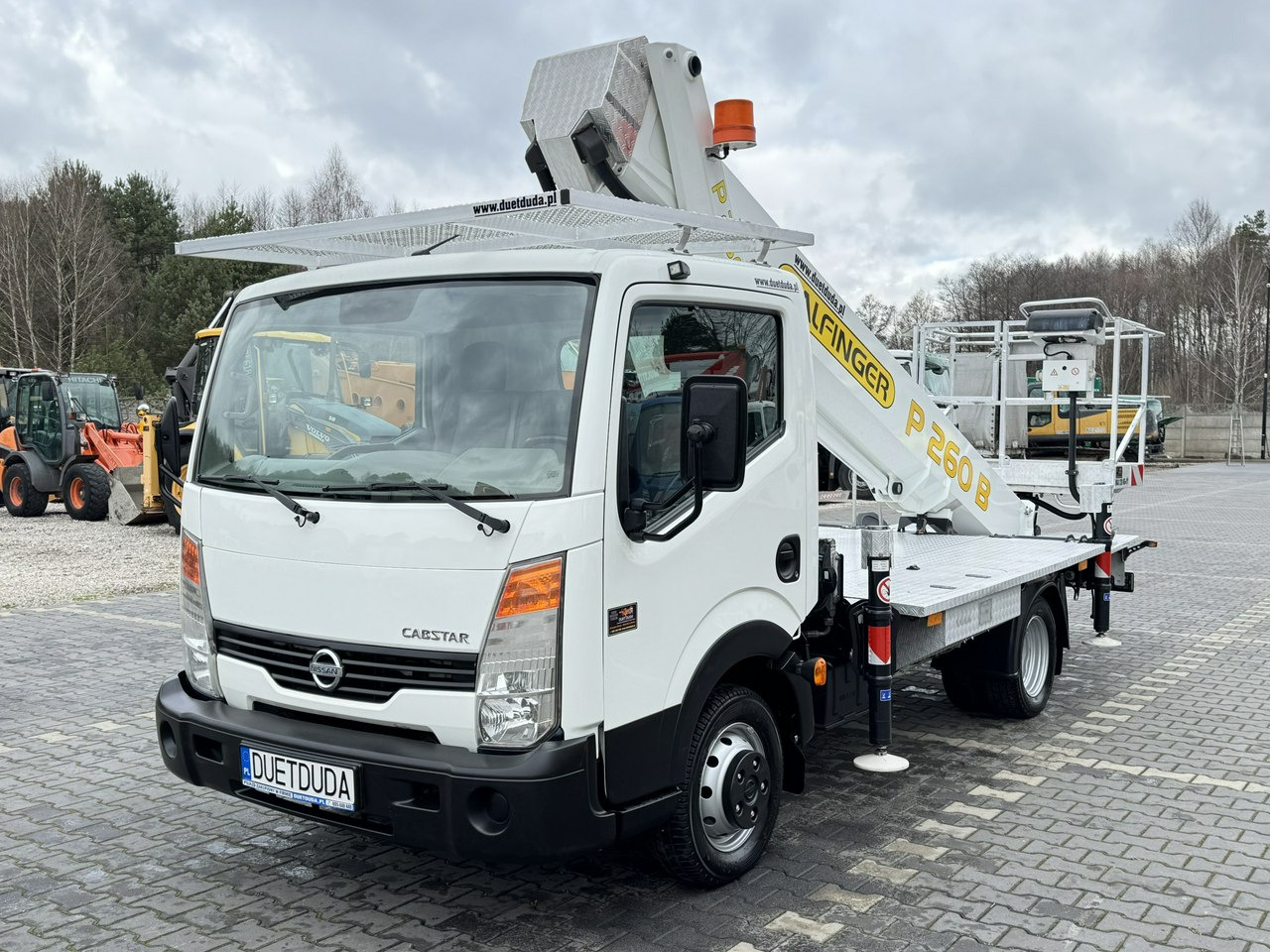 Nissan Cabstar - Itsekulkevat henkilönostimet: kuva Nissan Cabstar - Itsekulkevat henkilönostimet Nissan Cabstar - Itsekulkevat henkilönostimet: kuva Nissan Cabstar - Itsekulkevat henkilönostimet