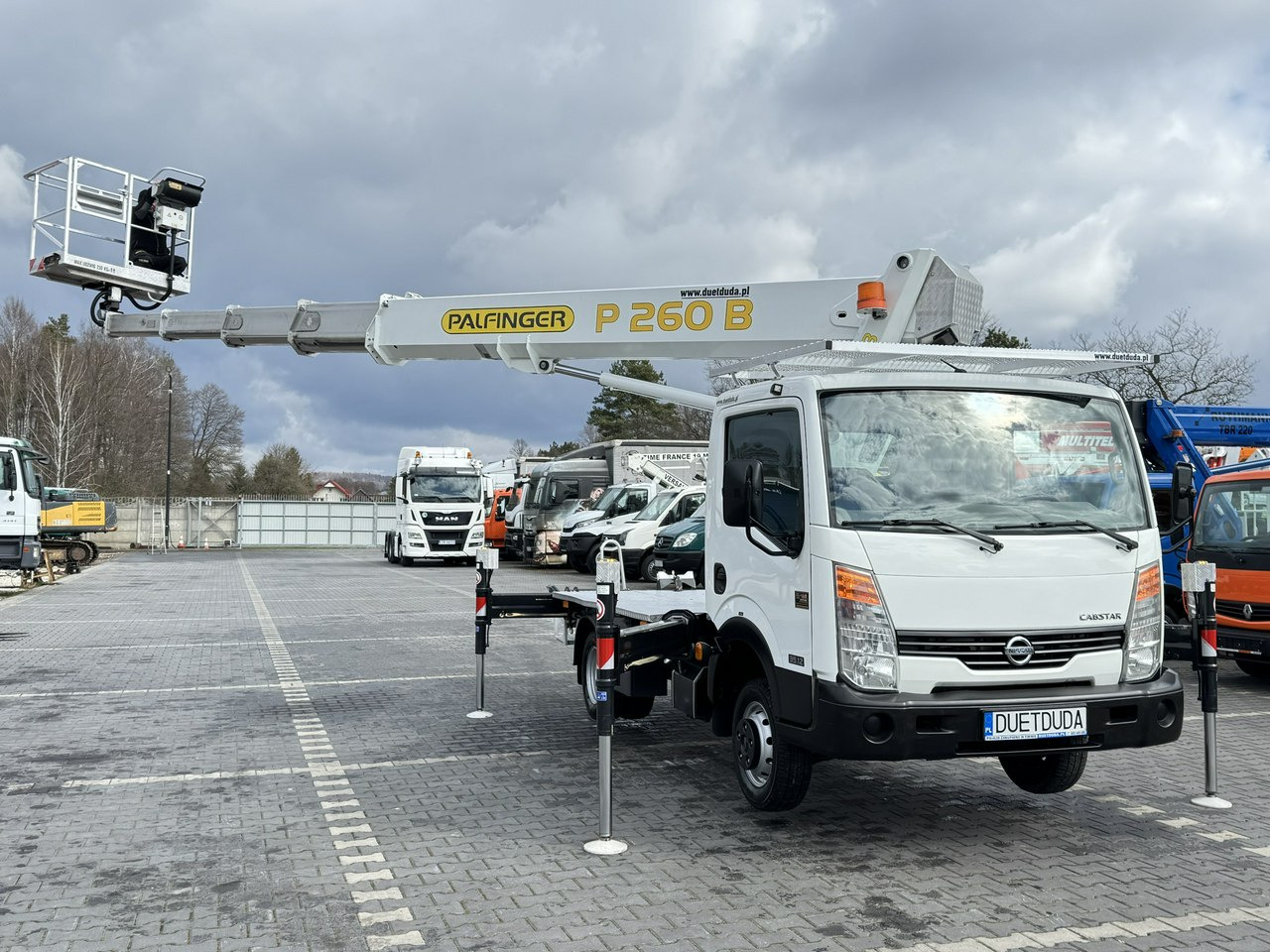 Nissan Cabstar - Itsekulkevat henkilönostimet: kuva Nissan Cabstar - Itsekulkevat henkilönostimet Nissan Cabstar - Itsekulkevat henkilönostimet: kuva Nissan Cabstar - Itsekulkevat henkilönostimet