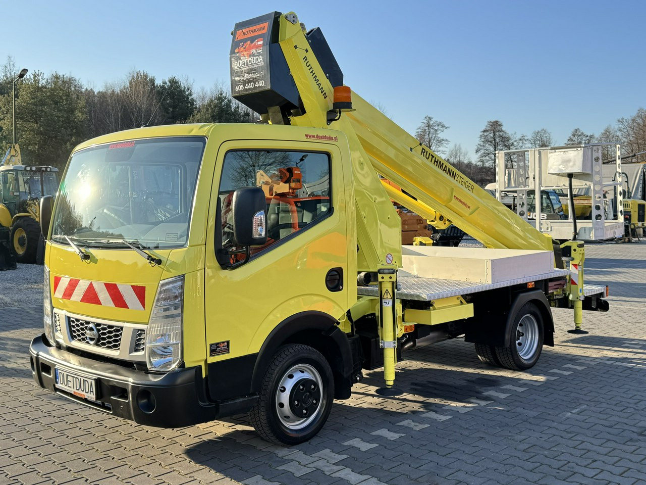 Nissan Cabstar - Itsekulkevat henkilönostimet: kuva Nissan Cabstar - Itsekulkevat henkilönostimet Nissan Cabstar - Itsekulkevat henkilönostimet: kuva Nissan Cabstar - Itsekulkevat henkilönostimet