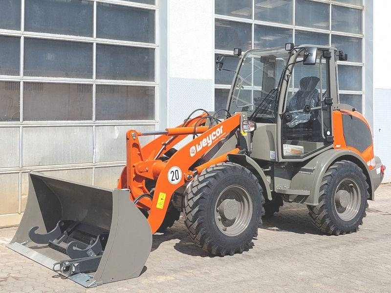 Atlas AR 400 - Liukuohjattu kuormaaja: kuva Atlas AR 400 - Liukuohjattu kuormaaja Atlas AR 400 - Liukuohjattu kuormaaja: kuva Atlas AR 400 - Liukuohjattu kuormaaja