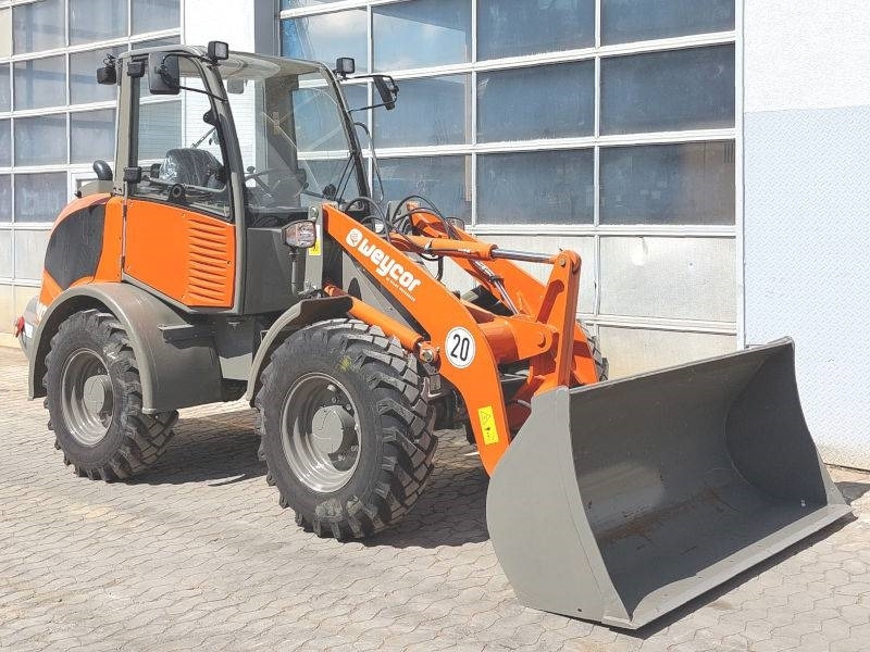 Atlas AR 400 - Liukuohjattu kuormaaja: kuva Atlas AR 400 - Liukuohjattu kuormaaja Atlas AR 400 - Liukuohjattu kuormaaja: kuva Atlas AR 400 - Liukuohjattu kuormaaja