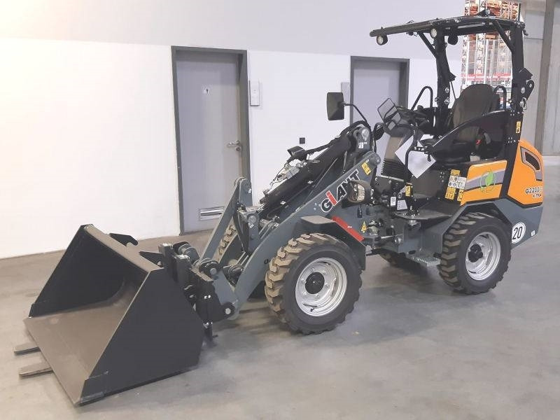 Giant G 2200 E X-Tra Elektro / electric - Liukuohjattu kuormaaja: kuva Giant G 2200 E X-Tra Elektro / electric - Liukuohjattu kuormaaja Giant G 2200 E X-Tra Elektro / electric - Liukuohjattu kuormaaja: kuva Giant G 2200 E X-Tra Elektro / electric - Liukuohjattu kuormaaja