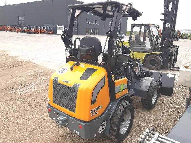 Giant G 2200 E X-Tra Elektro / electric - Liukuohjattu kuormaaja: kuva Giant G 2200 E X-Tra Elektro / electric - Liukuohjattu kuormaaja Giant G 2200 E X-Tra Elektro / electric - Liukuohjattu kuormaaja: kuva Giant G 2200 E X-Tra Elektro / electric - Liukuohjattu kuormaaja