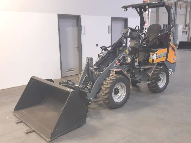 Giant G 2200 E X-Tra Elektro / electric - Liukuohjattu kuormaaja: kuva Giant G 2200 E X-Tra Elektro / electric - Liukuohjattu kuormaaja Giant G 2200 E X-Tra Elektro / electric - Liukuohjattu kuormaaja: kuva Giant G 2200 E X-Tra Elektro / electric - Liukuohjattu kuormaaja