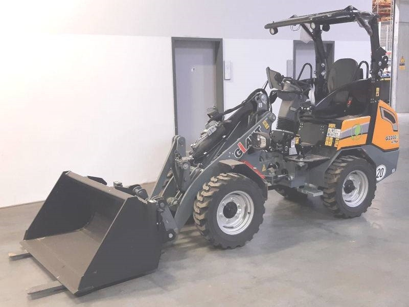 Giant G 2200 E X-Tra Elektro / electric - Liukuohjattu kuormaaja: kuva Giant G 2200 E X-Tra Elektro / electric - Liukuohjattu kuormaaja Giant G 2200 E X-Tra Elektro / electric - Liukuohjattu kuormaaja: kuva Giant G 2200 E X-Tra Elektro / electric - Liukuohjattu kuormaaja