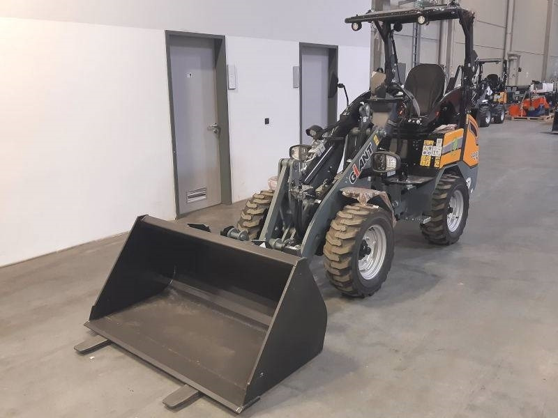 Giant G 2200 E X-Tra Elektro / electric - Liukuohjattu kuormaaja: kuva Giant G 2200 E X-Tra Elektro / electric - Liukuohjattu kuormaaja Giant G 2200 E X-Tra Elektro / electric - Liukuohjattu kuormaaja: kuva Giant G 2200 E X-Tra Elektro / electric - Liukuohjattu kuormaaja