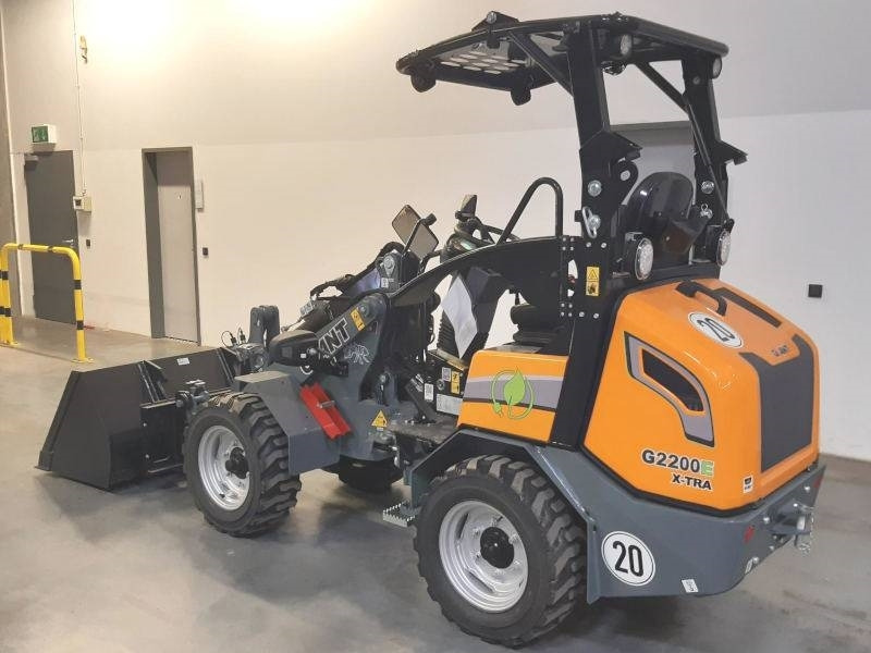 Giant G 2200 E X-Tra Elektro / electric - Liukuohjattu kuormaaja: kuva Giant G 2200 E X-Tra Elektro / electric - Liukuohjattu kuormaaja Giant G 2200 E X-Tra Elektro / electric - Liukuohjattu kuormaaja: kuva Giant G 2200 E X-Tra Elektro / electric - Liukuohjattu kuormaaja