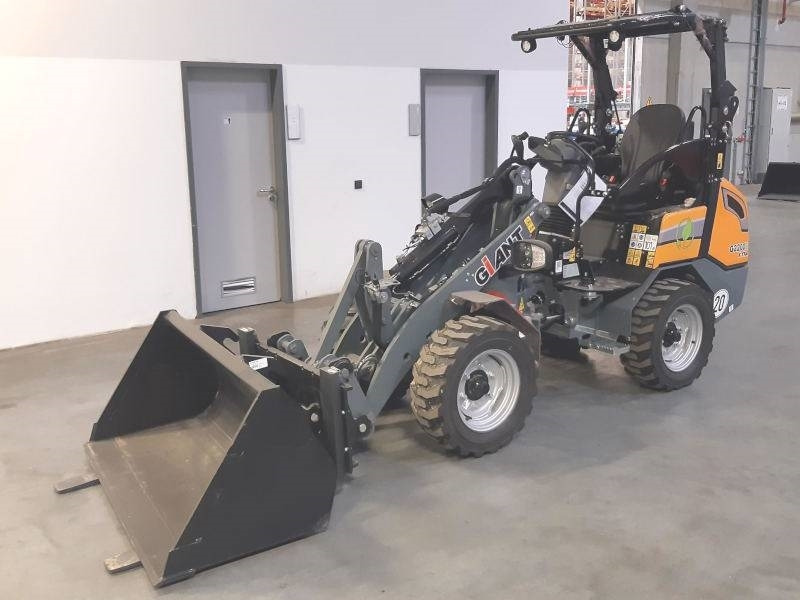 Giant G 2200 E X-Tra Elektro / electric - Liukuohjattu kuormaaja: kuva Giant G 2200 E X-Tra Elektro / electric - Liukuohjattu kuormaaja Giant G 2200 E X-Tra Elektro / electric - Liukuohjattu kuormaaja: kuva Giant G 2200 E X-Tra Elektro / electric - Liukuohjattu kuormaaja