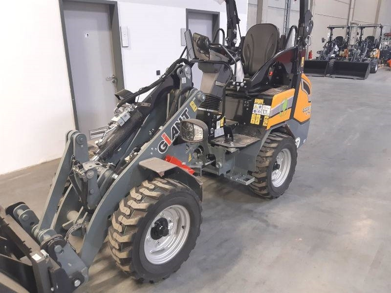 Giant G 2200 E X-Tra Elektro / electric - Liukuohjattu kuormaaja: kuva Giant G 2200 E X-Tra Elektro / electric - Liukuohjattu kuormaaja Giant G 2200 E X-Tra Elektro / electric - Liukuohjattu kuormaaja: kuva Giant G 2200 E X-Tra Elektro / electric - Liukuohjattu kuormaaja