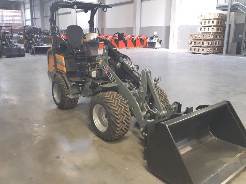 Giant G 2700 E X-Tra Elektro / electric - Liukuohjattu kuormaaja: kuva Giant G 2700 E X-Tra Elektro / electric - Liukuohjattu kuormaaja Giant G 2700 E X-Tra Elektro / electric - Liukuohjattu kuormaaja: kuva Giant G 2700 E X-Tra Elektro / electric - Liukuohjattu kuormaaja