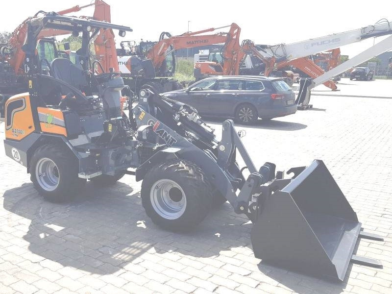 Giant G 2700 E X-Tra Elektro / electric - Liukuohjattu kuormaaja: kuva Giant G 2700 E X-Tra Elektro / electric - Liukuohjattu kuormaaja Giant G 2700 E X-Tra Elektro / electric - Liukuohjattu kuormaaja: kuva Giant G 2700 E X-Tra Elektro / electric - Liukuohjattu kuormaaja