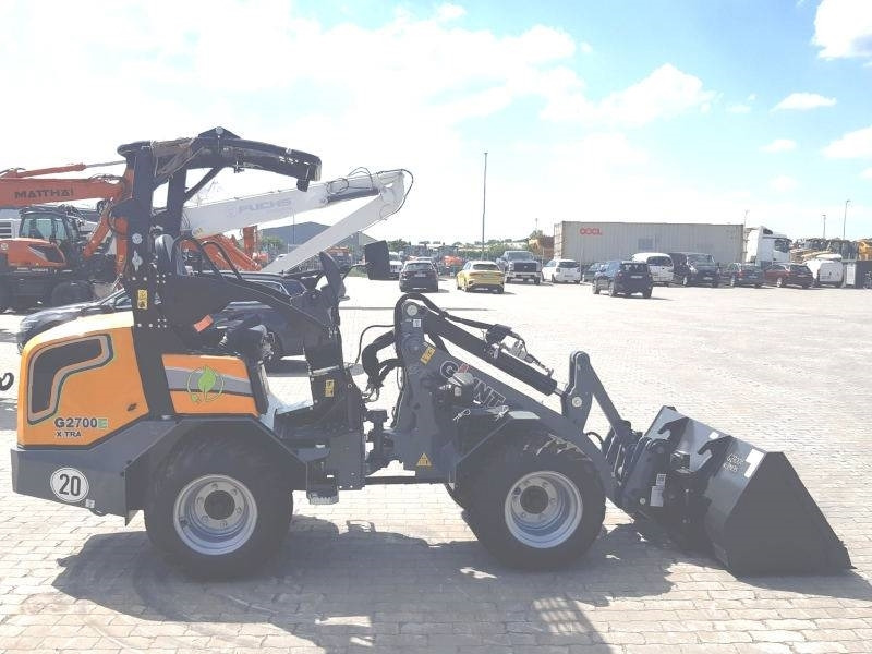 Giant G 2700 E X-Tra Elektro / electric - Liukuohjattu kuormaaja: kuva Giant G 2700 E X-Tra Elektro / electric - Liukuohjattu kuormaaja Giant G 2700 E X-Tra Elektro / electric - Liukuohjattu kuormaaja: kuva Giant G 2700 E X-Tra Elektro / electric - Liukuohjattu kuormaaja