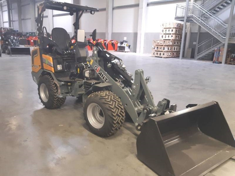 Giant G 2700 E X-Tra Elektro / electric - Liukuohjattu kuormaaja: kuva Giant G 2700 E X-Tra Elektro / electric - Liukuohjattu kuormaaja Giant G 2700 E X-Tra Elektro / electric - Liukuohjattu kuormaaja: kuva Giant G 2700 E X-Tra Elektro / electric - Liukuohjattu kuormaaja