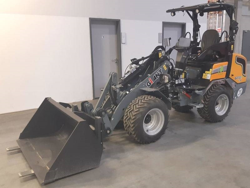 Giant G 2700 E X-Tra Elektro / electric - Liukuohjattu kuormaaja: kuva Giant G 2700 E X-Tra Elektro / electric - Liukuohjattu kuormaaja Giant G 2700 E X-Tra Elektro / electric - Liukuohjattu kuormaaja: kuva Giant G 2700 E X-Tra Elektro / electric - Liukuohjattu kuormaaja