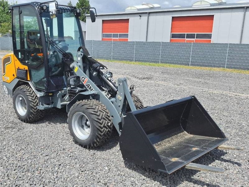 Giant G 2700 E X-Tra Elektro / electric - Liukuohjattu kuormaaja: kuva Giant G 2700 E X-Tra Elektro / electric - Liukuohjattu kuormaaja Giant G 2700 E X-Tra Elektro / electric - Liukuohjattu kuormaaja: kuva Giant G 2700 E X-Tra Elektro / electric - Liukuohjattu kuormaaja