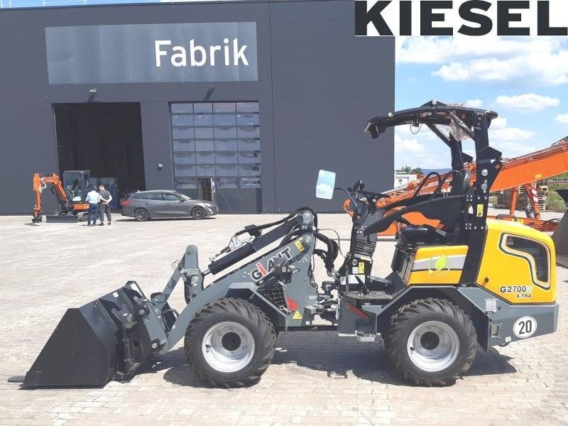 Giant G 2700 E X-Tra Elektro / electric - Liukuohjattu kuormaaja: kuva Giant G 2700 E X-Tra Elektro / electric - Liukuohjattu kuormaaja Giant G 2700 E X-Tra Elektro / electric - Liukuohjattu kuormaaja: kuva Giant G 2700 E X-Tra Elektro / electric - Liukuohjattu kuormaaja