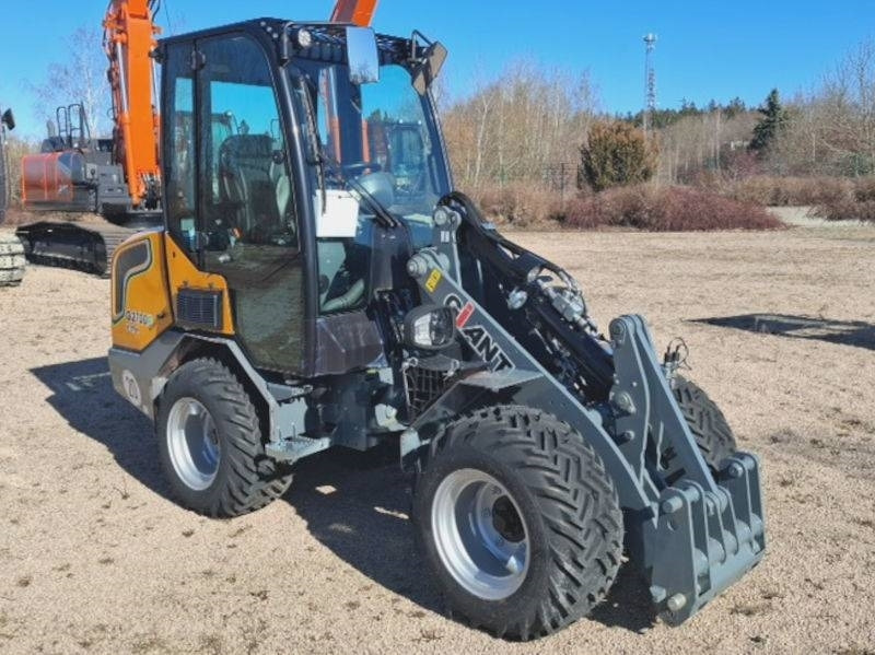 Giant G 2700 E X-Tra Elektro / electric - Liukuohjattu kuormaaja: kuva Giant G 2700 E X-Tra Elektro / electric - Liukuohjattu kuormaaja Giant G 2700 E X-Tra Elektro / electric - Liukuohjattu kuormaaja: kuva Giant G 2700 E X-Tra Elektro / electric - Liukuohjattu kuormaaja