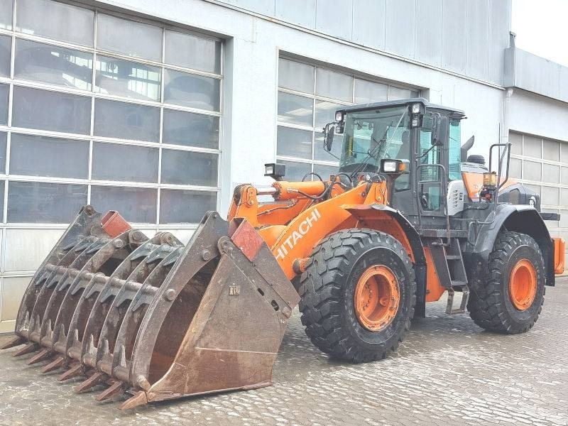 Hitachi ZW 220-6 - Pyöräkuormaaja: kuva Hitachi ZW 220-6 - Pyöräkuormaaja Hitachi ZW 220-6 - Pyöräkuormaaja: kuva Hitachi ZW 220-6 - Pyöräkuormaaja