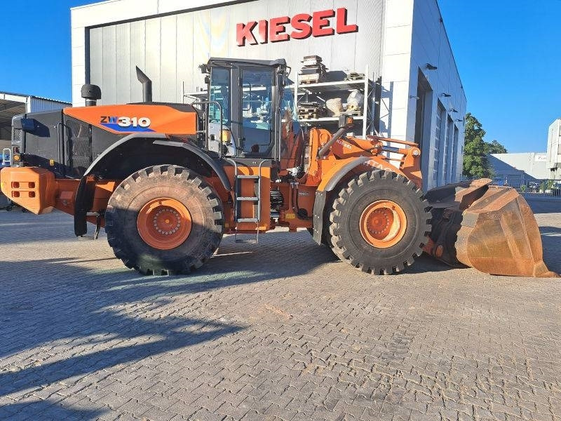 Hitachi ZW 310-6 - Pyöräkuormaaja: kuva Hitachi ZW 310-6 - Pyöräkuormaaja Hitachi ZW 310-6 - Pyöräkuormaaja: kuva Hitachi ZW 310-6 - Pyöräkuormaaja