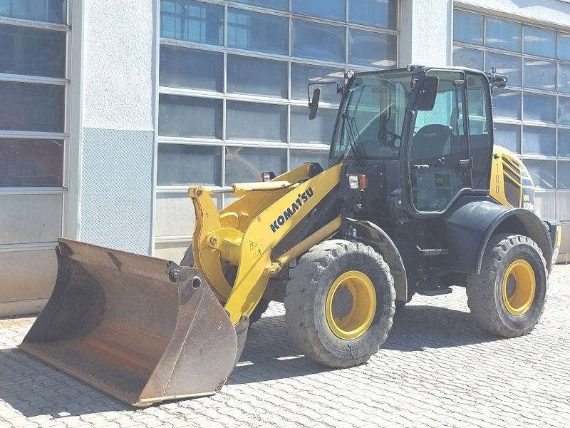 Komatsu WA 100 M-7 - Liukuohjattu kuormaaja: kuva Komatsu WA 100 M-7 - Liukuohjattu kuormaaja Komatsu WA 100 M-7 - Liukuohjattu kuormaaja: kuva Komatsu WA 100 M-7 - Liukuohjattu kuormaaja