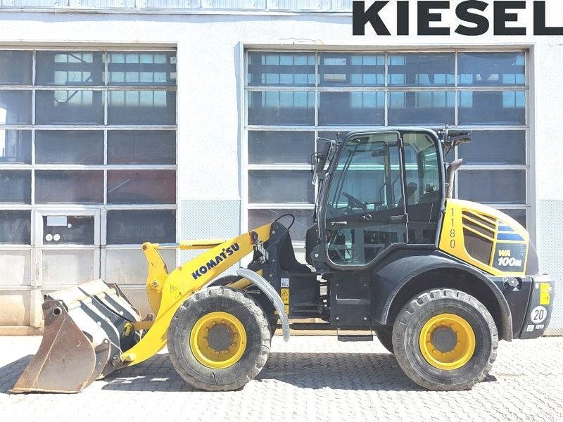 Komatsu WA 100 M-7 - Liukuohjattu kuormaaja: kuva Komatsu WA 100 M-7 - Liukuohjattu kuormaaja Komatsu WA 100 M-7 - Liukuohjattu kuormaaja: kuva Komatsu WA 100 M-7 - Liukuohjattu kuormaaja