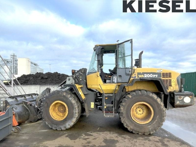 Komatsu WA 200 PT-5 - Pyöräkuormaaja: kuva Komatsu WA 200 PT-5 - Pyöräkuormaaja Komatsu WA 200 PT-5 - Pyöräkuormaaja: kuva Komatsu WA 200 PT-5 - Pyöräkuormaaja