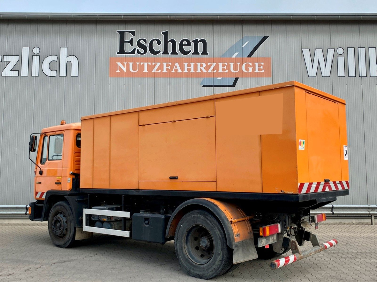 MAN 18.272 Polyma Stromaggregat/168kW | 3x Sitze*AHK - Kuorma-auto: kuva MAN 18.272 Polyma Stromaggregat/168kW | 3x Sitze*AHK - Kuorma-auto MAN 18.272 Polyma Stromaggregat/168kW | 3x Sitze*AHK - Kuorma-auto: kuva MAN 18.272 Polyma Stromaggregat/168kW | 3x Sitze*AHK - Kuorma-auto